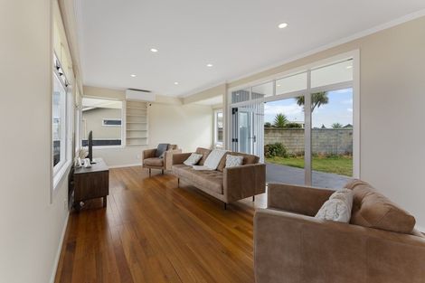 Photo of property in 2 Kapiti Terrace, Castlecliff, Whanganui, 4501