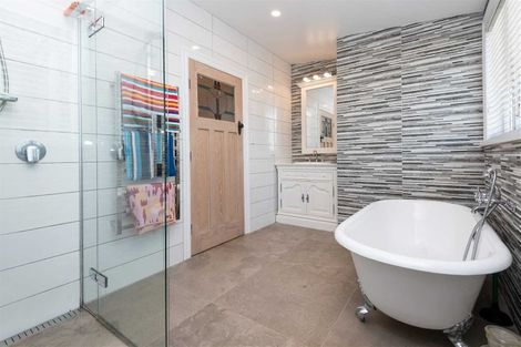 Photo of property in 17 Griggs Road, Whitford, Howick, 2571