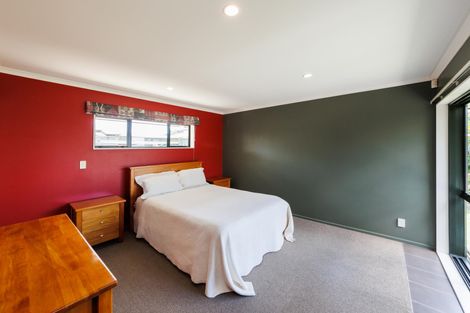 Photo of property in 2 Masefield Terrace, Kelvin Grove, Palmerston North, 4414
