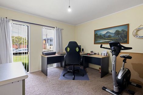 Photo of property in 2 Warwick Avenue, St Andrews, Hamilton, 3200