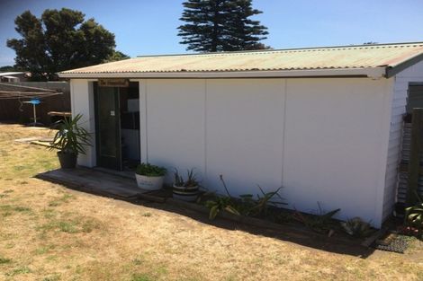 Photo of property in 8 Kauwhata Street, Himatangi Beach, Foxton, 4891
