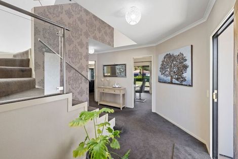 Photo of property in 7 Taylor Place, Merrilands, New Plymouth, 4312