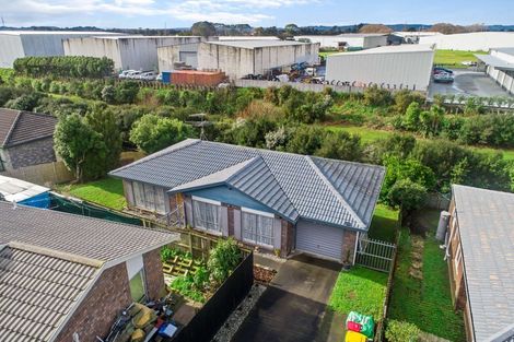 Photo of property in 2/15 Eulogy Place, Randwick Park, Auckland, 2105