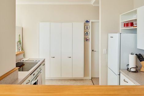 Photo of property in Rona House, 33 Rimu Street, Eastbourne, Lower Hutt, 5013