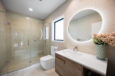 Photo of property in 15 Vogwill Road, Kumeu, 0810