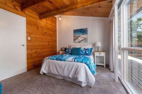 Photo of property in 18 Easter Parade, Glen Eden, Auckland, 0602