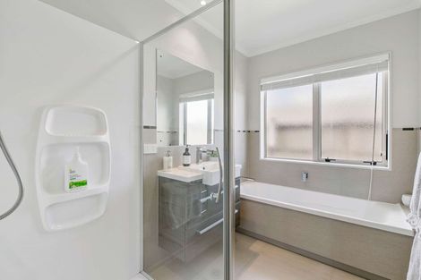 Photo of property in 5 Wick Place, Wattle Downs, Auckland, 2103