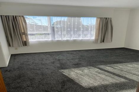 Photo of property in 2/16 Windermere Crescent, Blockhouse Bay, Auckland, 0600