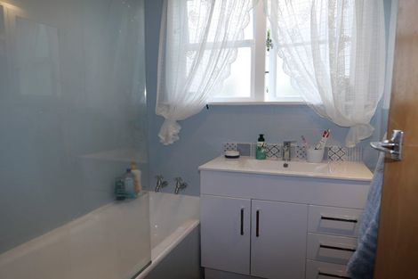 Photo of property in 82 Severn Street, Island Bay, Wellington, 6023