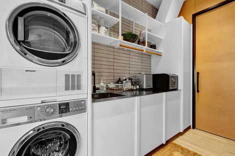 Photo of property in 120 Pendarves Street, New Plymouth, 4312