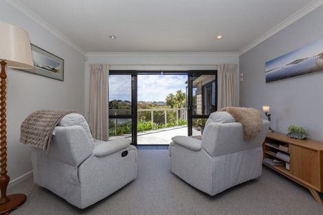 Photo of property in 4 Matuku Place, Paraparaumu Beach, Paraparaumu, 5032