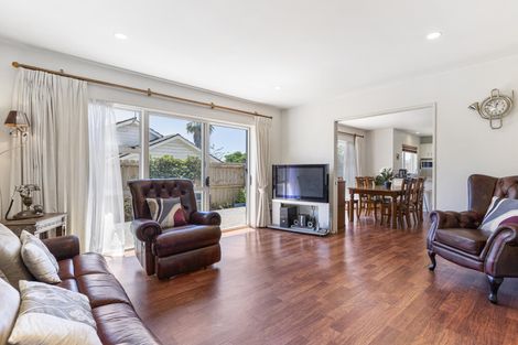 Photo of property in 1/24 Headcorn Place, Botany Downs, Auckland, 2010