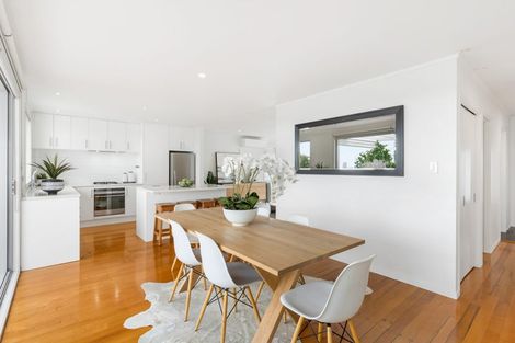 Photo of property in 38 Exmouth Road, Northcote, Auckland, 0627