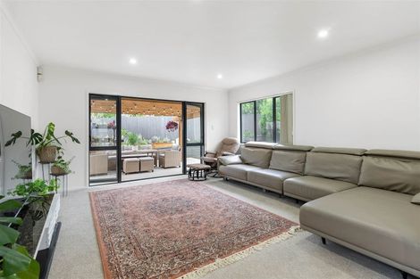 Photo of property in 37 Sonoma Crescent, Oteha, Auckland, 0632