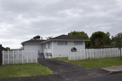 Photo of property in 27 Pipitea Place, Massey, Auckland, 0614