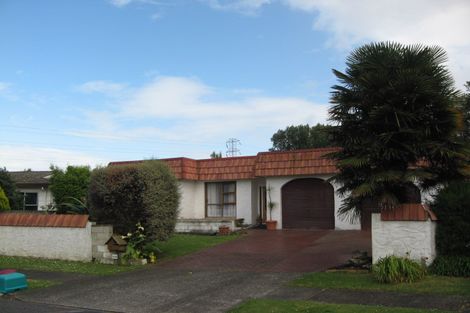 Photo of property in 48 Challen Close, Conifer Grove, Takanini, 2112