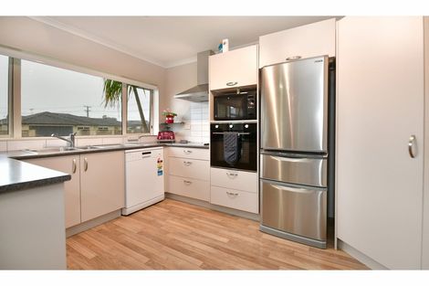 Photo of property in 10 Centreway Road, Orewa, 0931