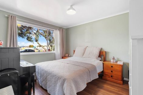 Photo of property in 2/1 Sturges Road, Henderson, Auckland, 0610