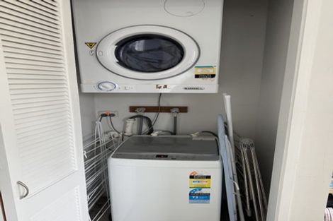 Photo of property in 70 Kelburn Parade, Kelburn, Wellington, 6012