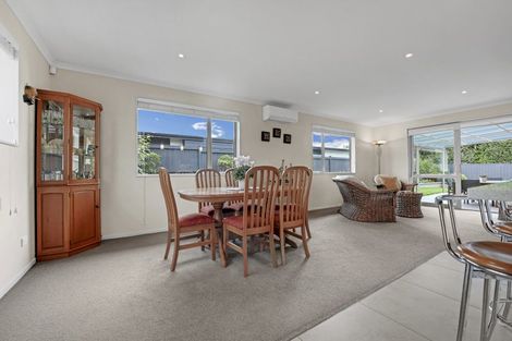 Photo of property in 11 Murray Becroft Avenue, Henderson Valley, Auckland, 0612