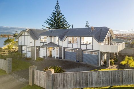 Photo of property in 70 Karewa Parade, Papamoa Beach, Papamoa, 3118