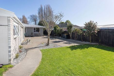 Photo of property in 118 Grimseys Road, Redwood, Christchurch, 8051