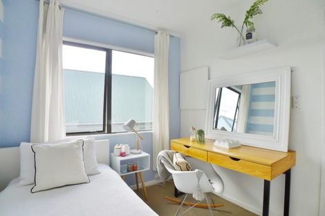 Photo of property in 2/37 Mcleod Road, Weymouth, Auckland, 2103