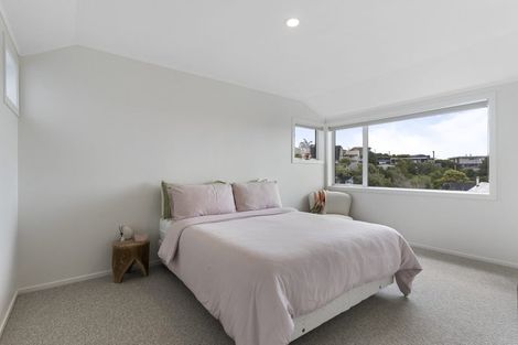Photo of property in 2/37 Woodlands Crescent, Browns Bay, Auckland, 0630