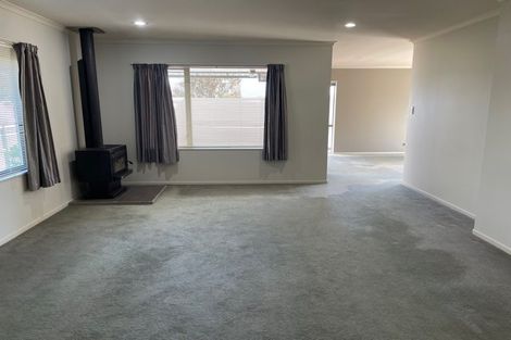 Photo of property in 2 Norm Pellow Drive, Manurewa, Auckland, 2105