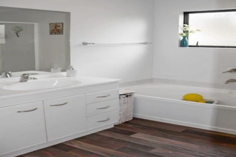 Photo of property in 36a Zefiro Drive, Massey, Auckland, 0614