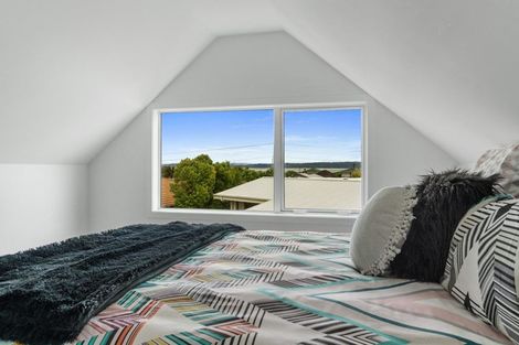 Photo of property in 10 Harding Avenue, Te Atatu South, Auckland, 0610