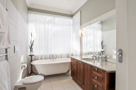 Photo of property in 291 Forest Hill Road, Waiatarua, Auckland, 0612