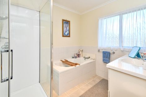 Photo of property in 23 Seaward Place, Wattle Downs, Auckland, 2103