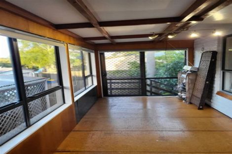 Photo of property in 2/3 Barron Drive, Green Bay, Auckland, 0604