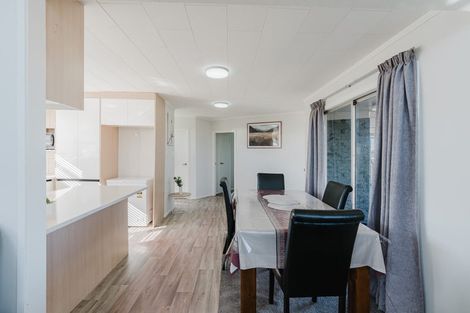 Photo of property in 10 Bremridge Place, Melville, Hamilton, 3206