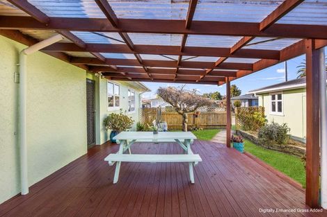 Photo of property in 2 Marsden Place, Awapuni, Palmerston North, 4412
