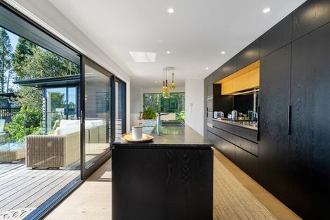 Photo of property in 52 Tanekaha Road, Titirangi, Auckland, 0604