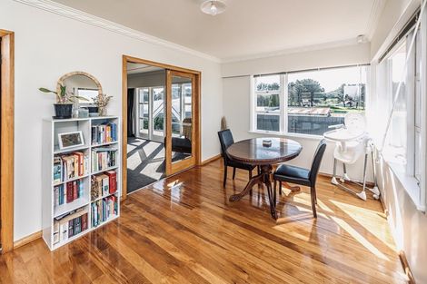 Photo of property in 6 Glenn Street, Castlecliff, Whanganui, 4501