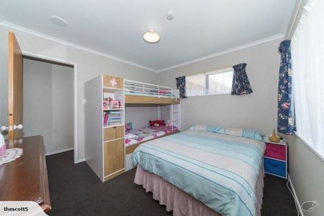 Photo of property in 2 Gregory Close, Palmerston North, 4414