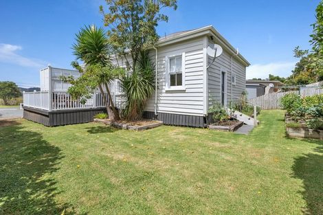 Photo of property in 34 Beach Road, Onerahi, Whangarei, 0110
