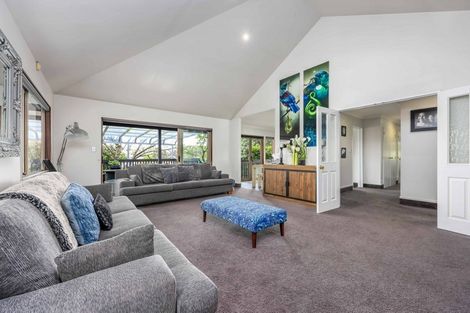 Photo of property in 15 Margaret Henry Crescent, Oteha, Auckland, 0632