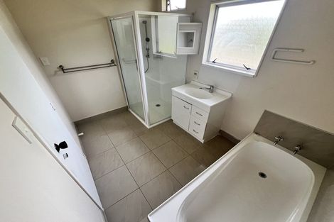 Photo of property in 81 Trias Road, Totara Vale, Auckland, 0629