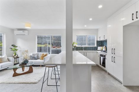 Photo of property in 2/3 Lambrown Drive, Totara Vale, Auckland, 0629