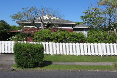 Photo of property in 125 Edgewater Drive, Pakuranga, Auckland, 2010