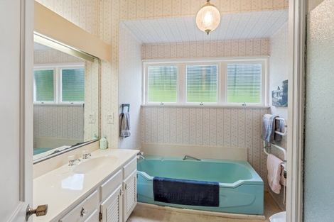 Photo of property in 110 Mellons Bay Road, Mellons Bay, Auckland, 2014