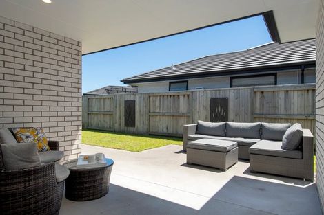 Photo of property in 18 Bill Miller Drive, Papamoa, 3118