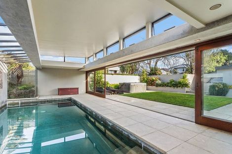 Photo of property in 118 Straven Road, Fendalton, Christchurch, 8014