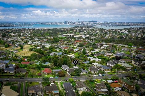 Photo of property in 2/104 Ocean View Road, Northcote, Auckland, 0627