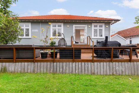 Photo of property in 1 Cochrane Road, Hobsonville, Auckland, 0616