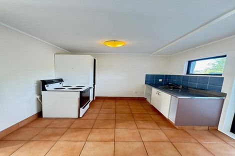 Photo of property in 6 Shearwater Rise, Rothesay Bay, Auckland, 0630